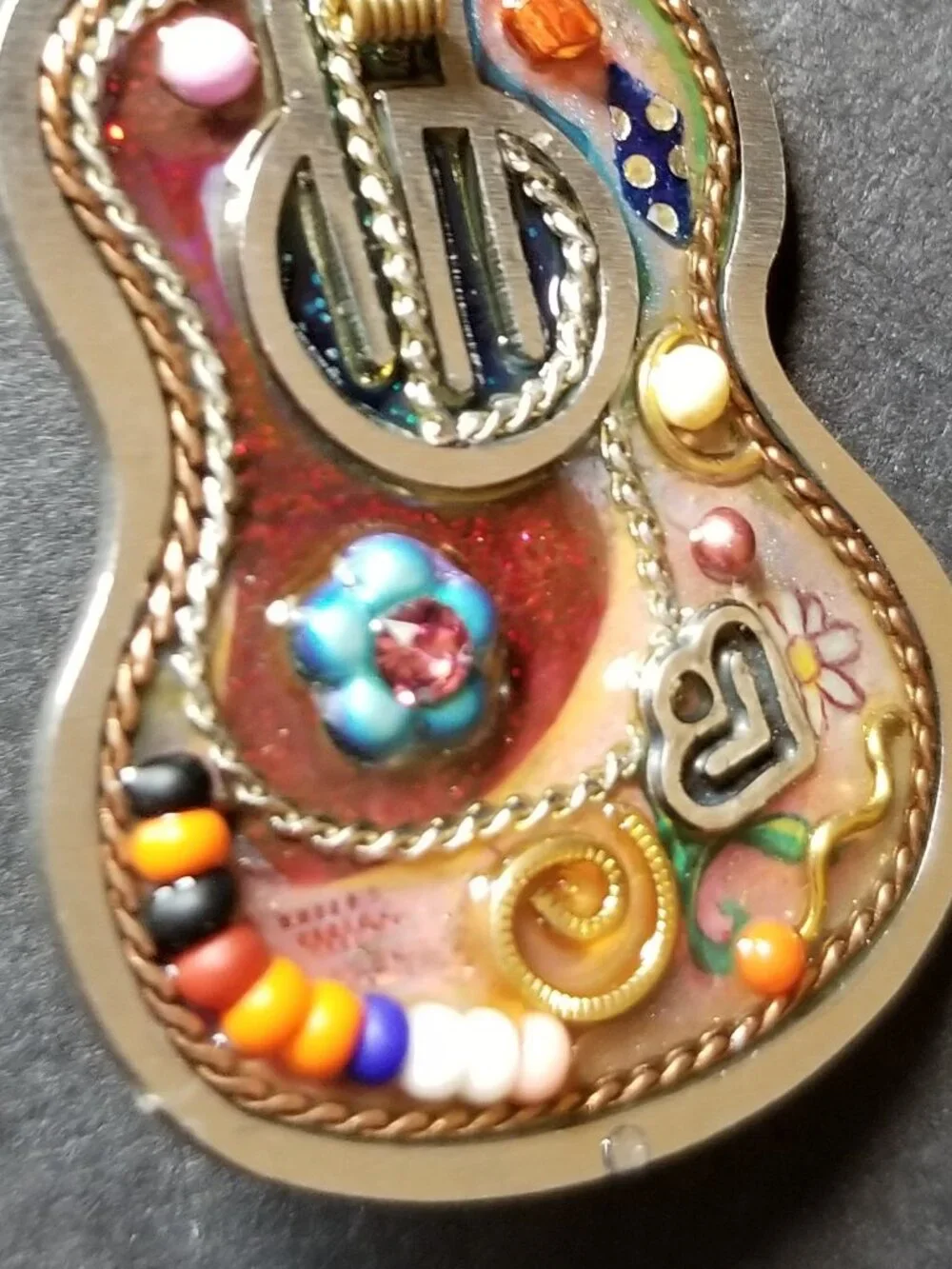 SEEKA GUITAR PIN